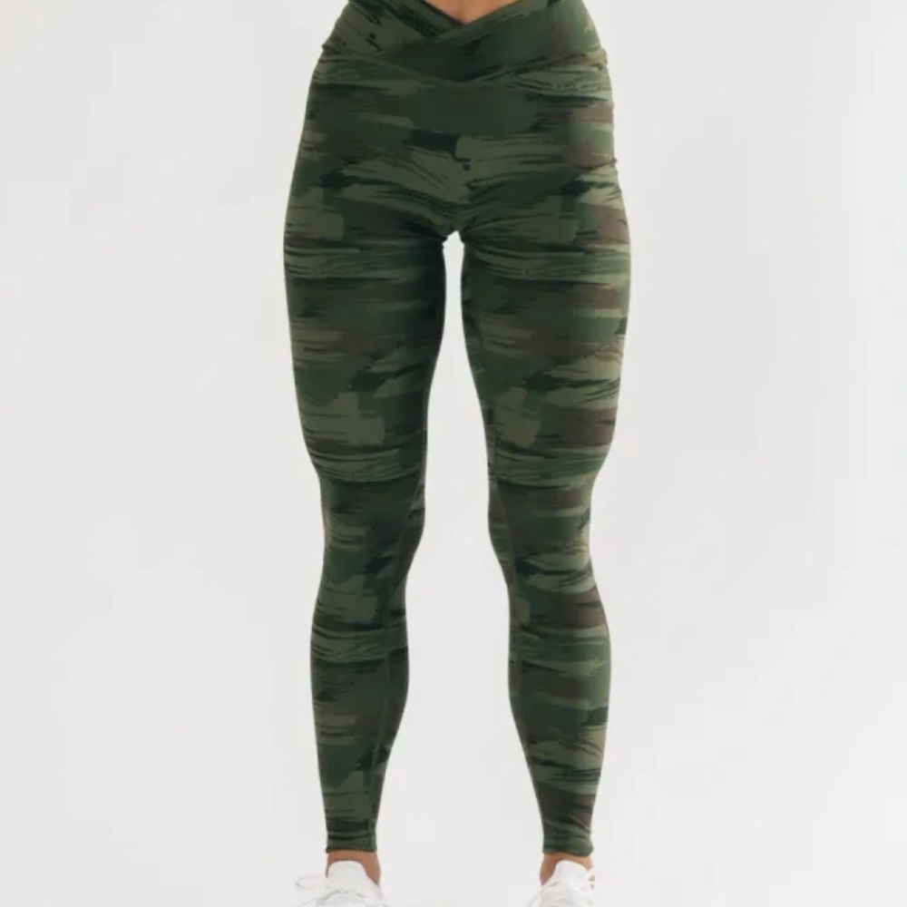 Alphalete Surface Cross Waist Camo Print Leggings, M